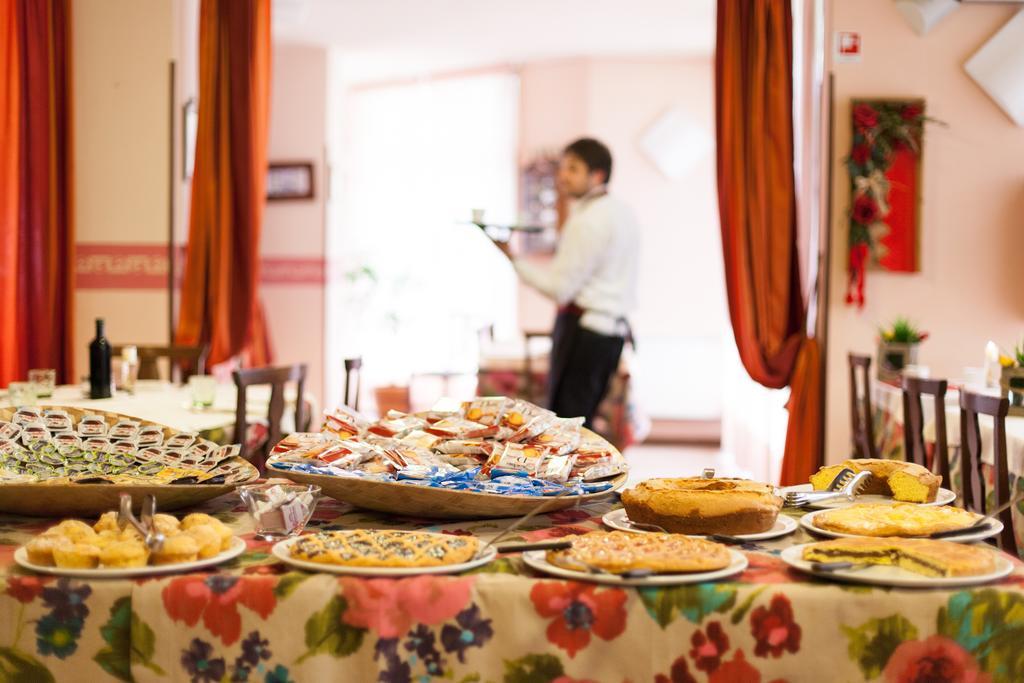 Hotel Fabbrini อับบาเดียซานซัลวาตอเร ภายนอก รูปภาพ