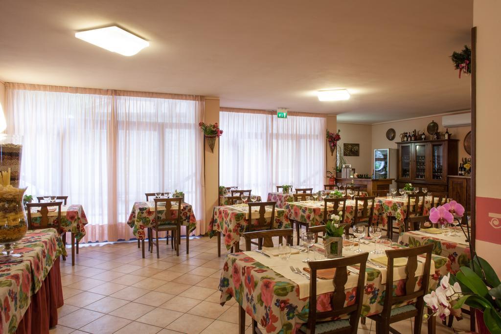 Hotel Fabbrini อับบาเดียซานซัลวาตอเร ภายนอก รูปภาพ