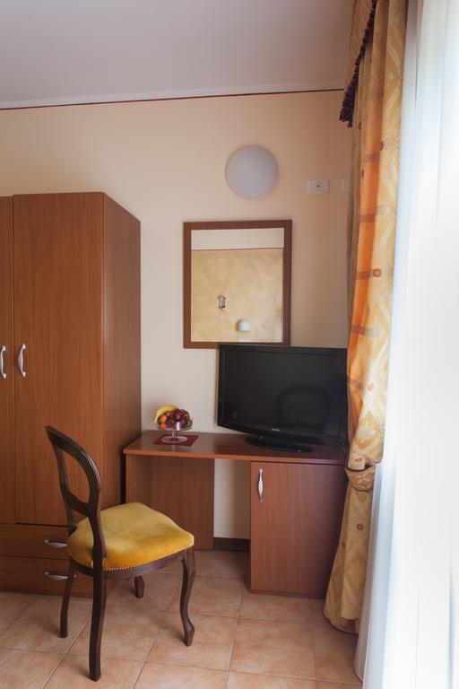 Hotel Fabbrini อับบาเดียซานซัลวาตอเร ห้อง รูปภาพ