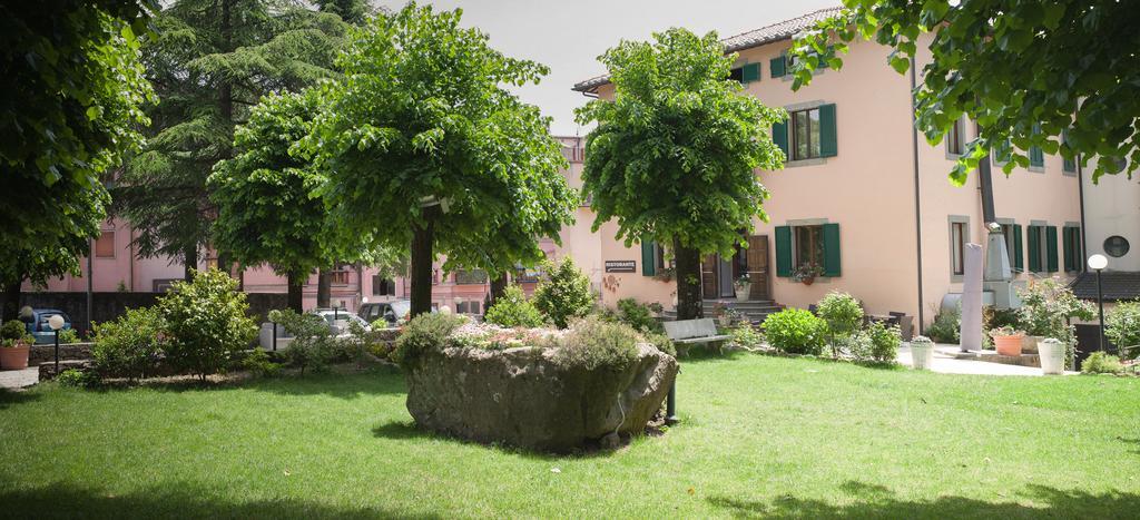 Hotel Fabbrini อับบาเดียซานซัลวาตอเร ภายนอก รูปภาพ