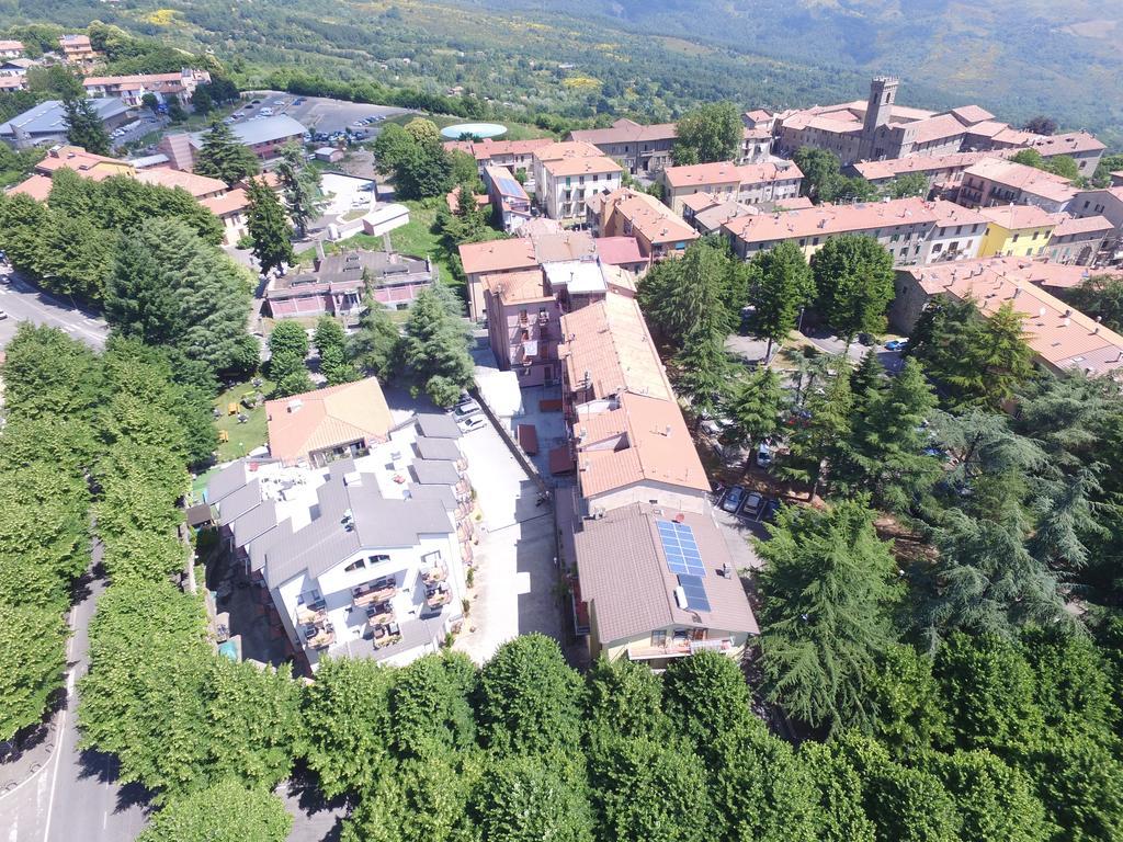 Hotel Fabbrini อับบาเดียซานซัลวาตอเร ภายนอก รูปภาพ