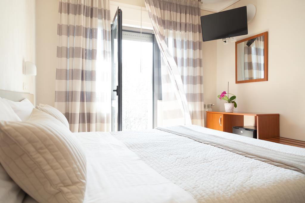 Hotel Fabbrini อับบาเดียซานซัลวาตอเร ภายนอก รูปภาพ