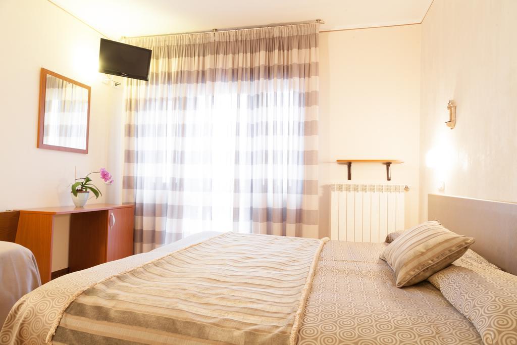 Hotel Fabbrini อับบาเดียซานซัลวาตอเร ภายนอก รูปภาพ