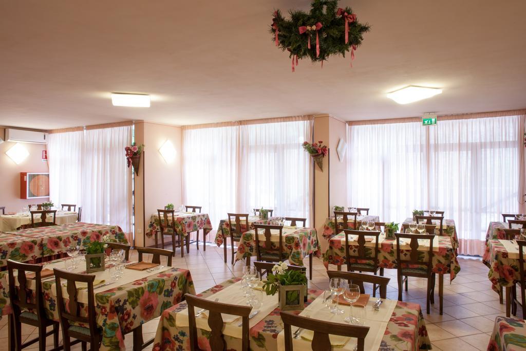 Hotel Fabbrini อับบาเดียซานซัลวาตอเร ภายนอก รูปภาพ