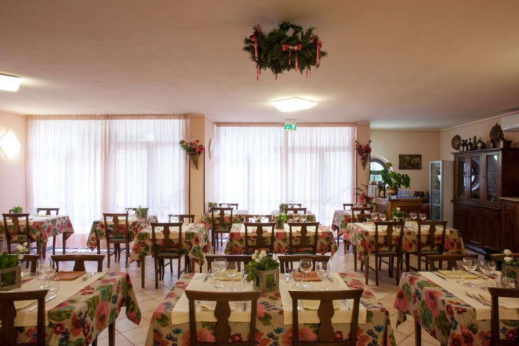 Hotel Fabbrini อับบาเดียซานซัลวาตอเร ภายนอก รูปภาพ