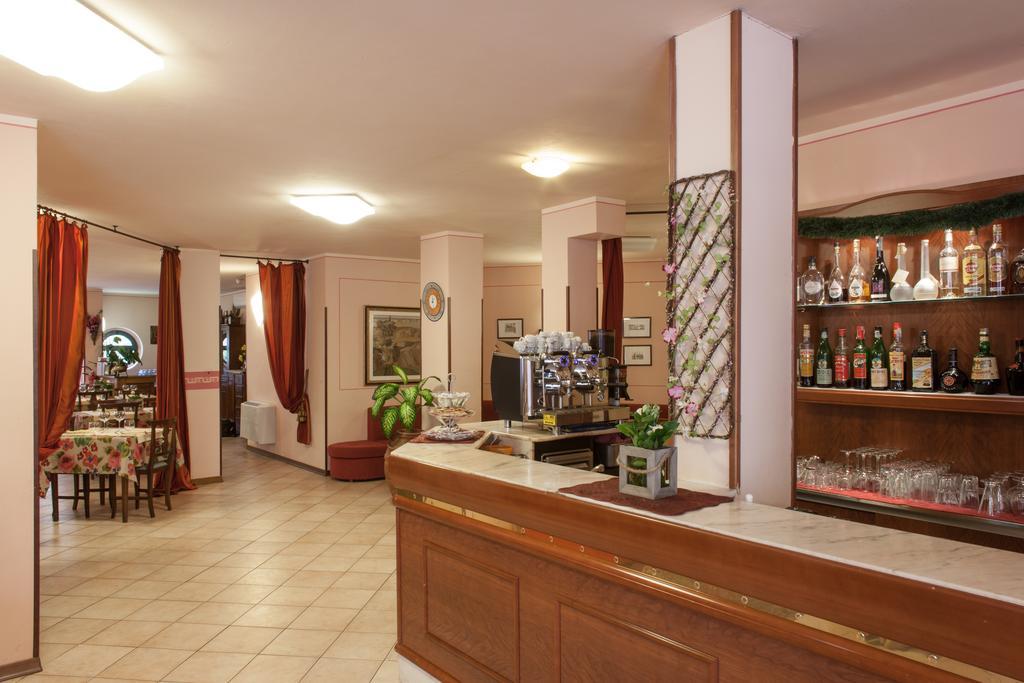Hotel Fabbrini อับบาเดียซานซัลวาตอเร ภายนอก รูปภาพ