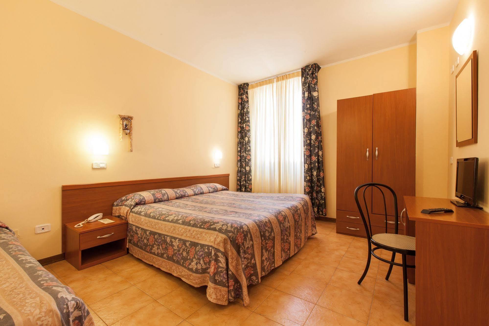 Hotel Fabbrini อับบาเดียซานซัลวาตอเร ภายนอก รูปภาพ