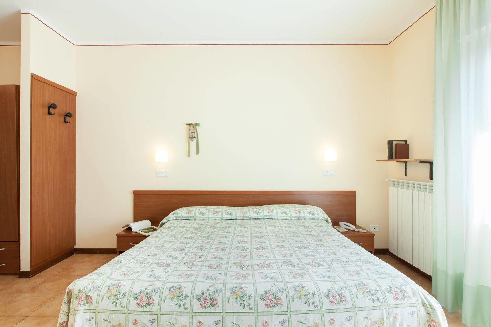 Hotel Fabbrini อับบาเดียซานซัลวาตอเร ภายนอก รูปภาพ