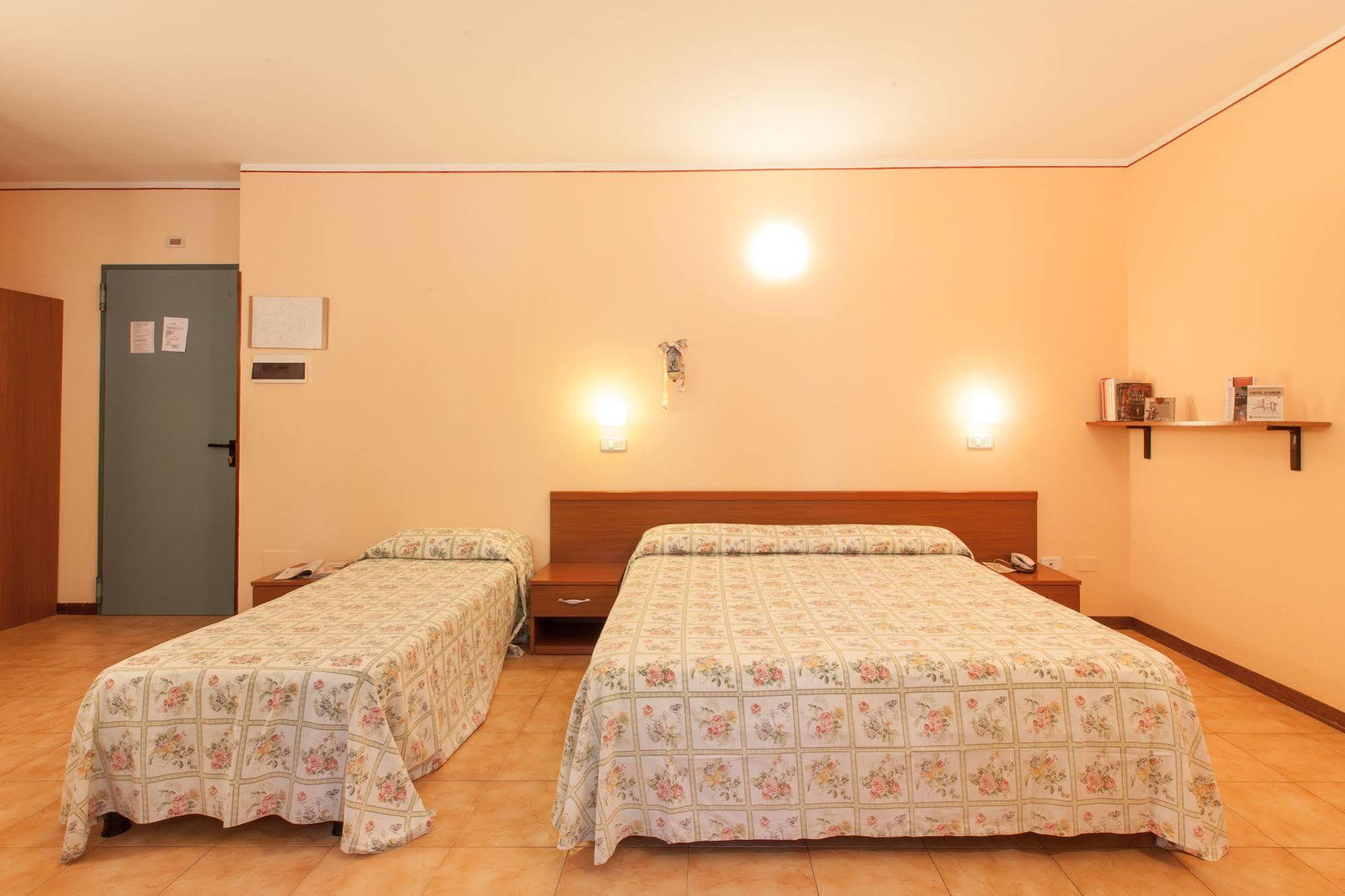 Hotel Fabbrini อับบาเดียซานซัลวาตอเร ภายนอก รูปภาพ