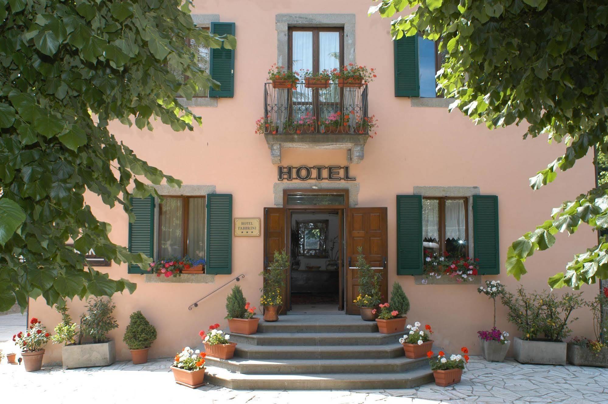 Hotel Fabbrini อับบาเดียซานซัลวาตอเร ภายนอก รูปภาพ